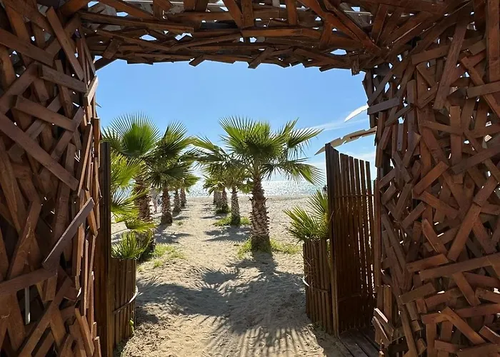 Mirela's By The Sea Apartment